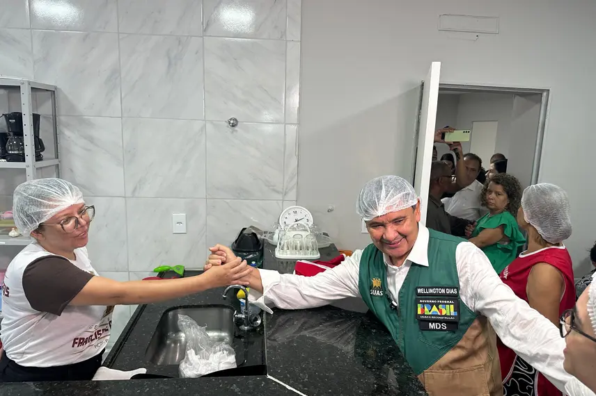 Wellington Dias lança programa social e visita áreas afetadas pela chuva em Picos