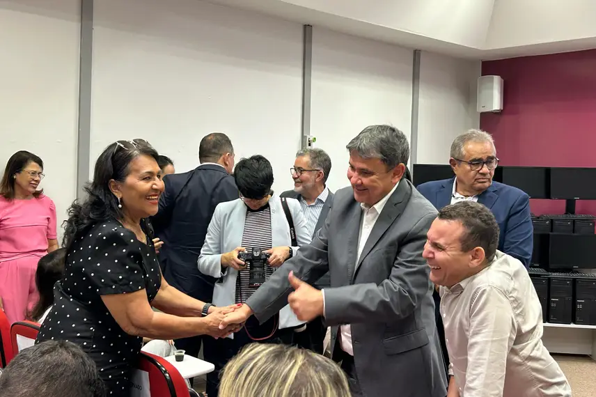 Banco do Nordeste doa 40 computadores e amplia apoio a projetos sociais no Piauí Banco do Nordeste doa 40 computadores e amplia apoio a projetos sociais no Piauí