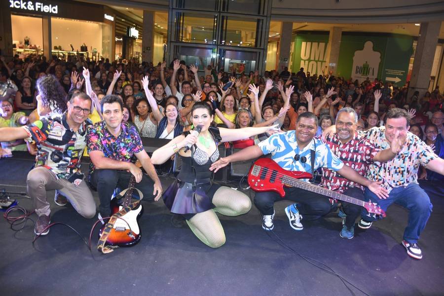 Banda Top Gun realiza show no Artes de Março no Teresina Shopping
