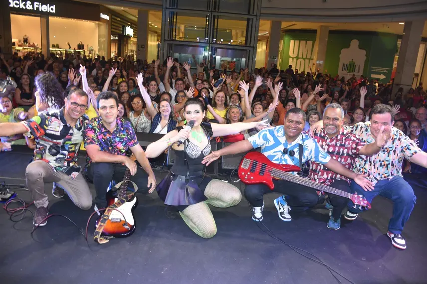 Banda Top Gun realiza show no Artes de Março no Teresina Shopping