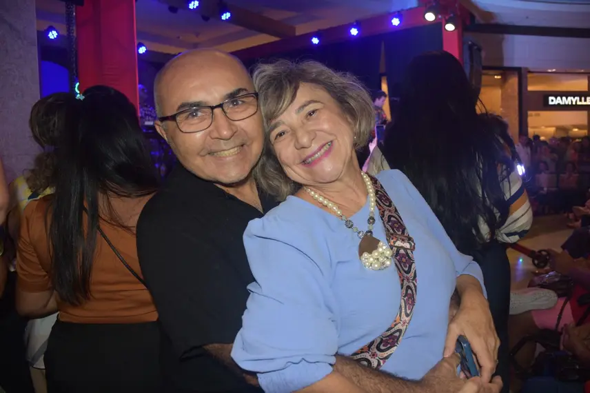 Banda Top Gun realiza show no Artes de Março no Teresina Shopping