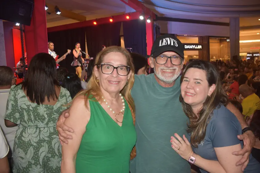 Banda Top Gun realiza show no Artes de Março no Teresina Shopping