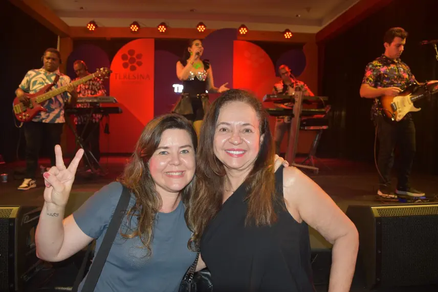 Banda Top Gun realiza show no Artes de Março no Teresina Shopping