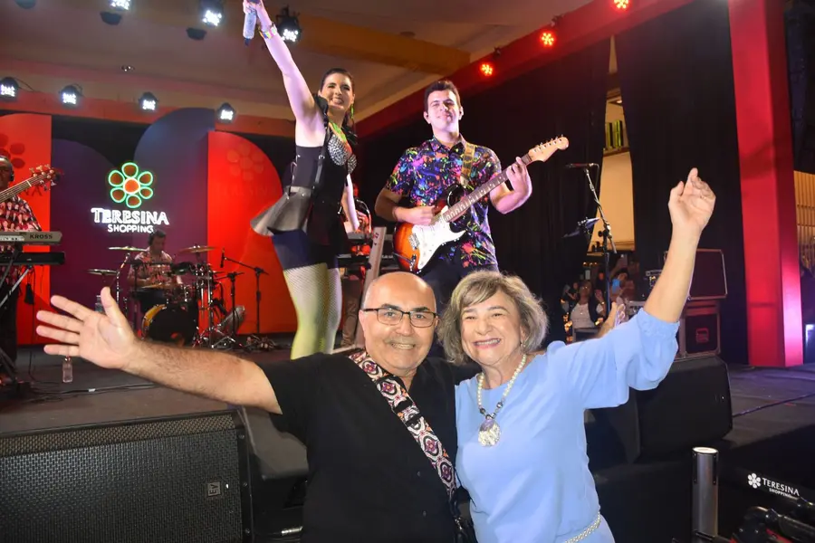 Banda Top Gun realiza show no Artes de Março no Teresina Shopping