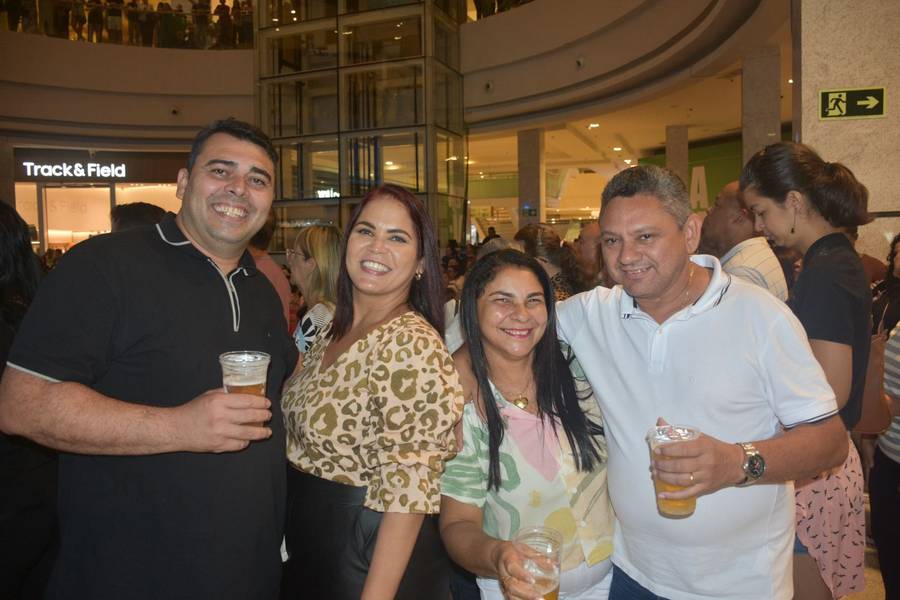 Banda Top Gun realiza show no Artes de Março no Teresina Shopping