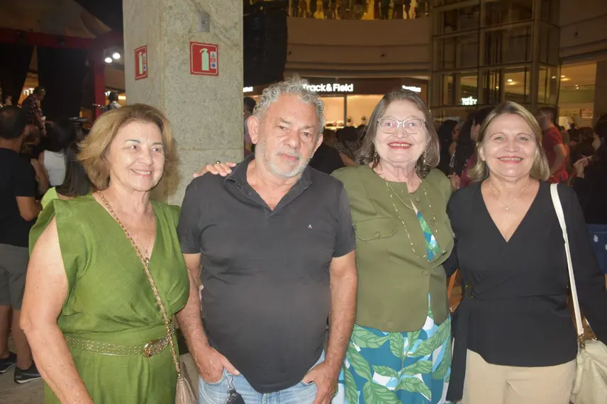 Banda Top Gun realiza show no Artes de Março no Teresina Shopping