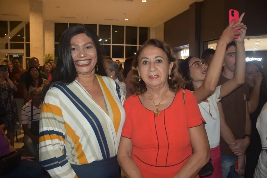 Banda Top Gun realiza show no Artes de Março no Teresina Shopping