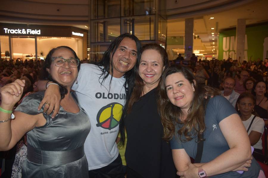 Banda Top Gun realiza show no Artes de Março no Teresina Shopping