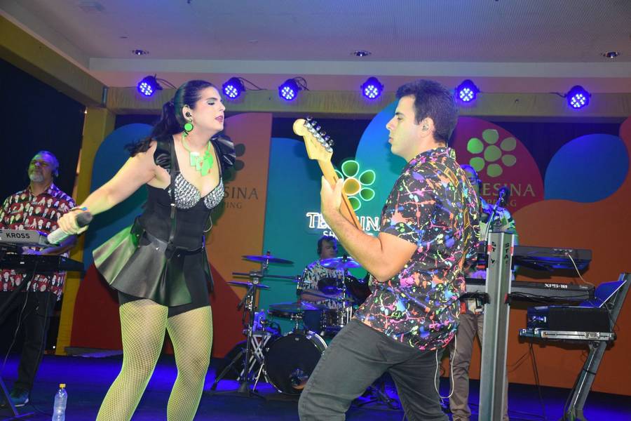 Banda Top Gun realiza show no Artes de Março no Teresina Shopping