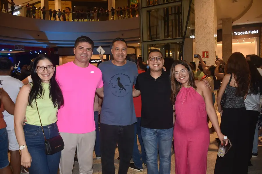 Banda Top Gun realiza show no Artes de Março no Teresina Shopping