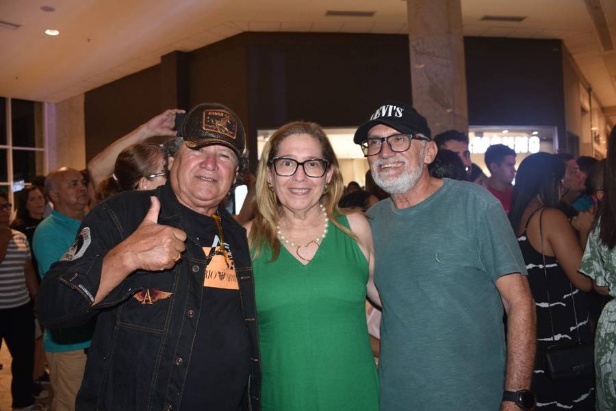 Banda Top Gun realiza show no Artes de Março no Teresina Shopping