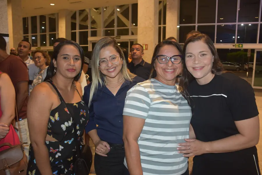 Banda Top Gun realiza show no Artes de Março no Teresina Shopping