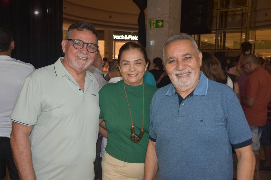 Banda Top Gun realiza show no Artes de Março no Teresina Shopping