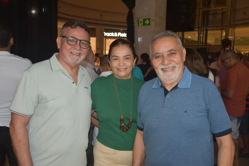 Banda Top Gun realiza show no Artes de Março no Teresina Shopping