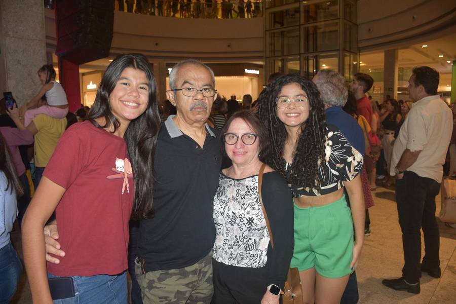 Banda Top Gun realiza show no Artes de Março no Teresina Shopping