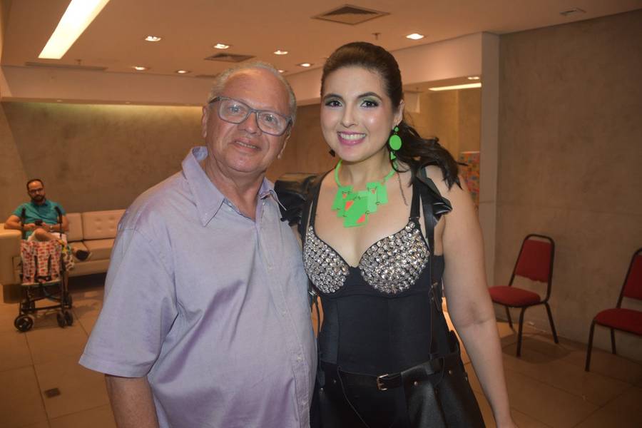 Banda Top Gun realiza show no Artes de Março no Teresina Shopping