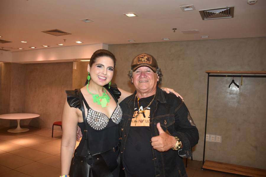 Banda Top Gun realiza show no Artes de Março no Teresina Shopping