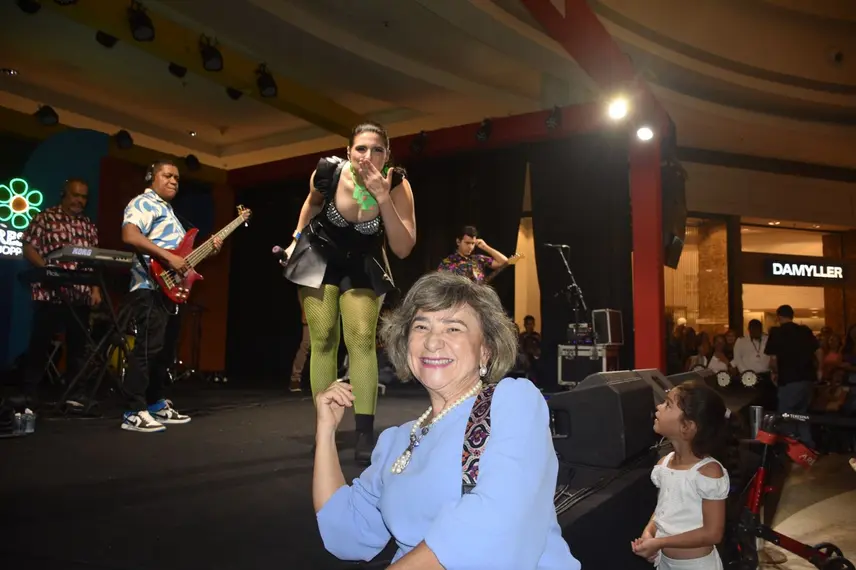 Banda Top Gun realiza show no Artes de Março no Teresina Shopping