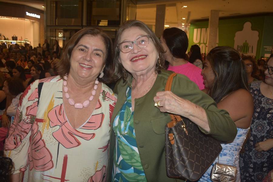 Banda Top Gun realiza show no Artes de Março no Teresina Shopping