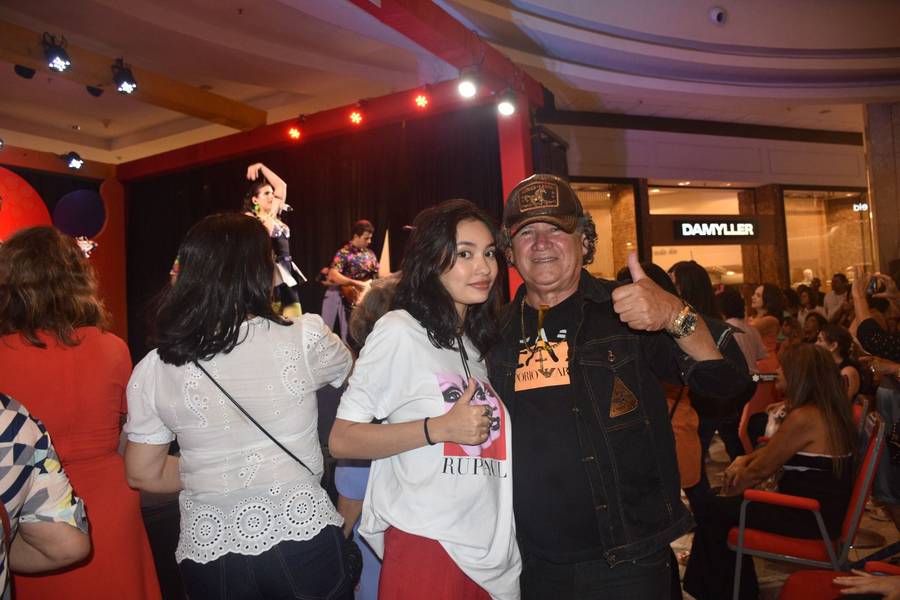 Banda Top Gun realiza show no Artes de Março no Teresina Shopping