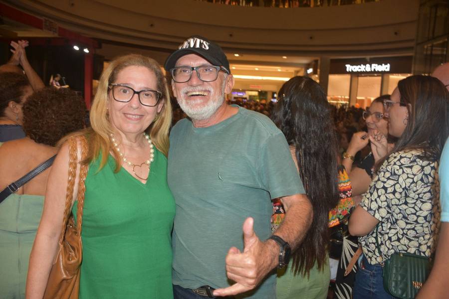 Banda Top Gun realiza show no Artes de Março no Teresina Shopping