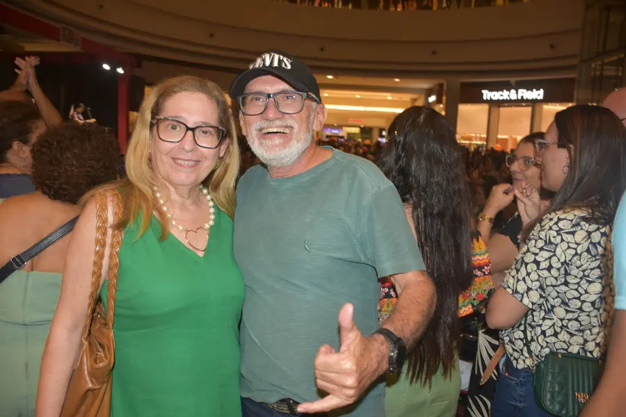 Banda Top Gun realiza show no Artes de Março no Teresina Shopping