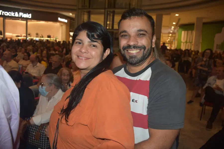 Banda Top Gun realiza show no Artes de Março no Teresina Shopping