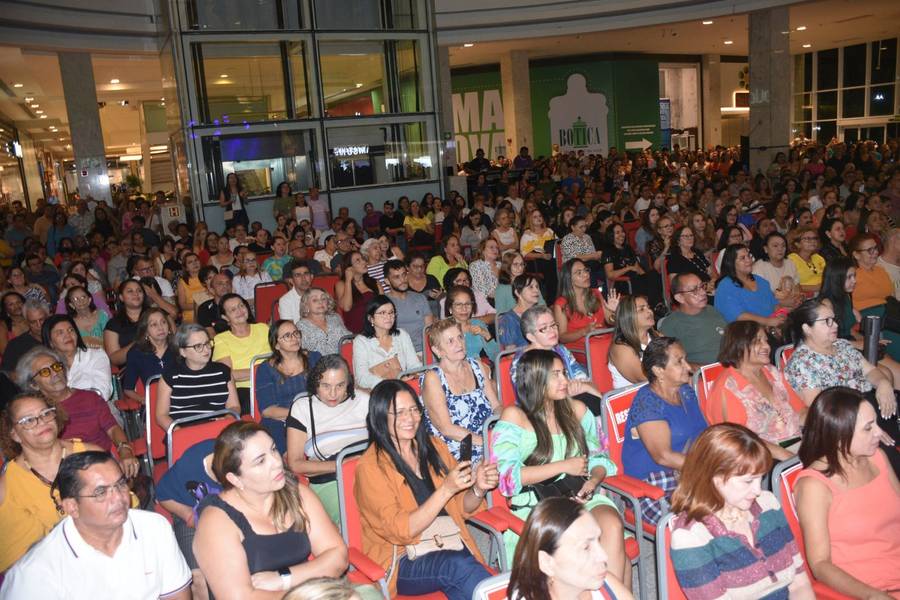 Banda Top Gun realiza show no Artes de Março no Teresina Shopping