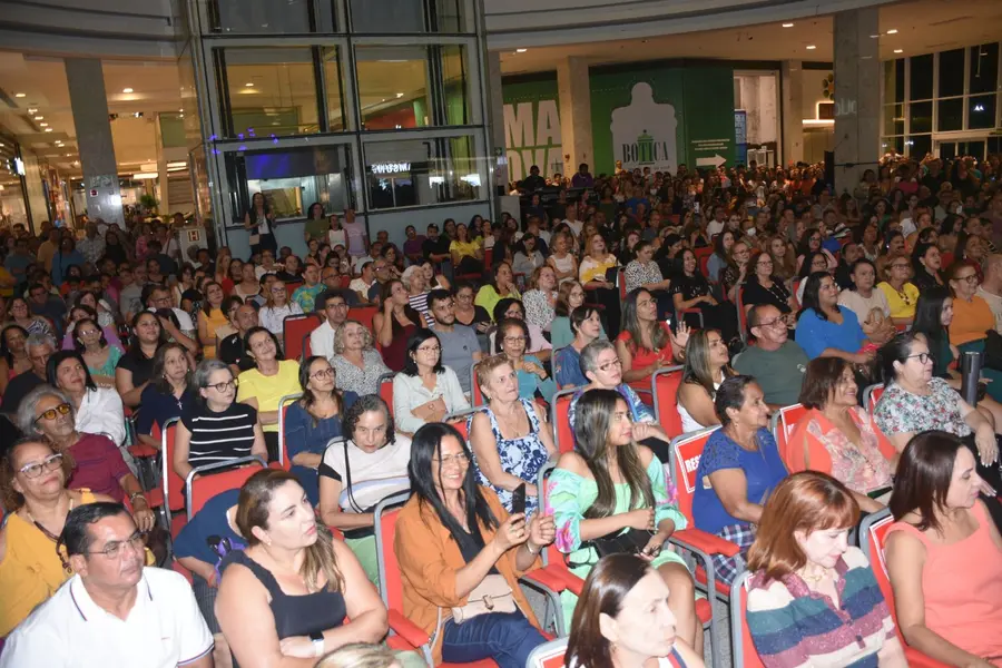 Banda Top Gun realiza show no Artes de Março no Teresina Shopping