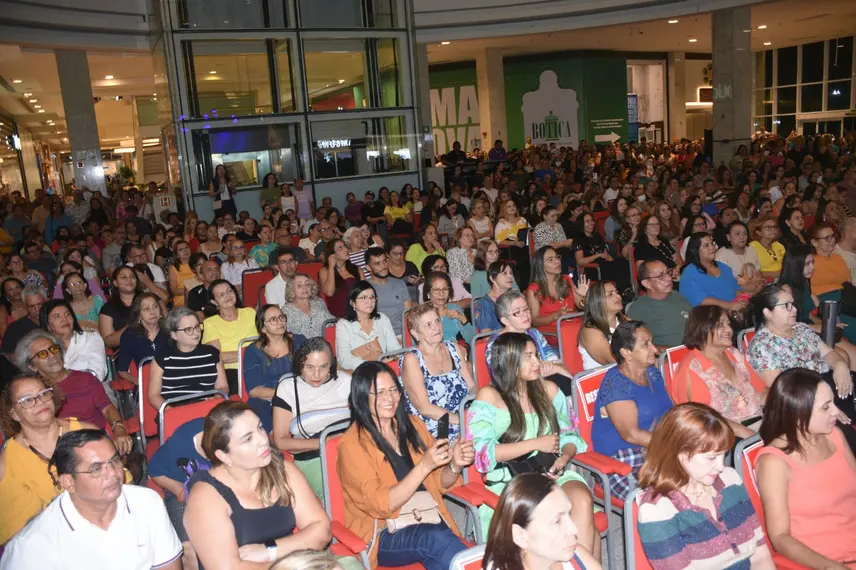 Banda Top Gun realiza show no Artes de Março no Teresina Shopping