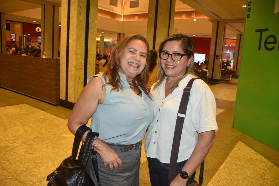 Banda Top Gun realiza show no Artes de Março no Teresina Shopping