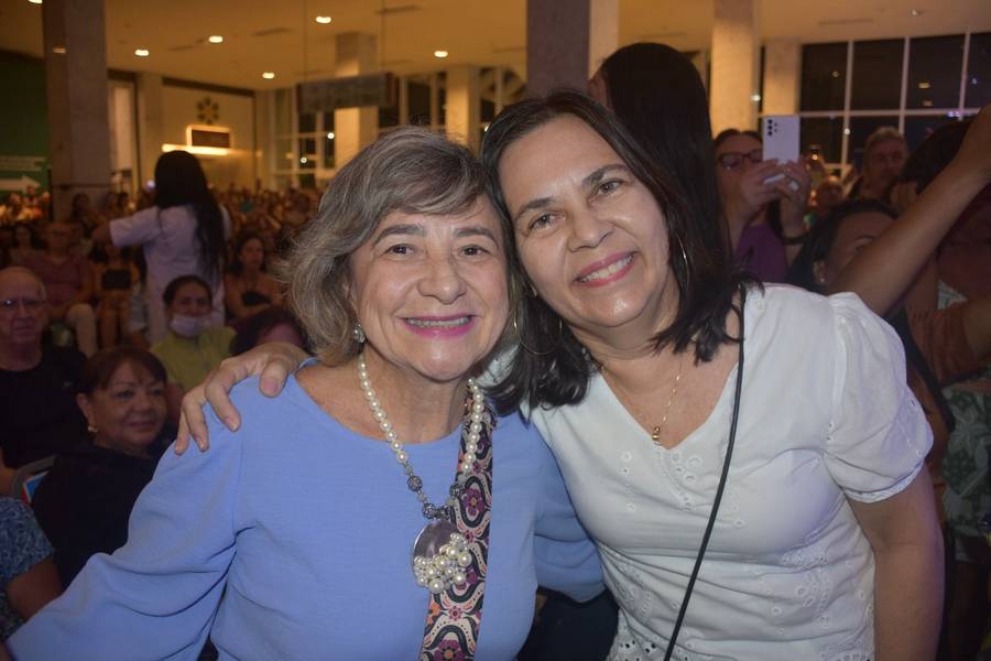 Banda Top Gun realiza show no Artes de Março no Teresina Shopping