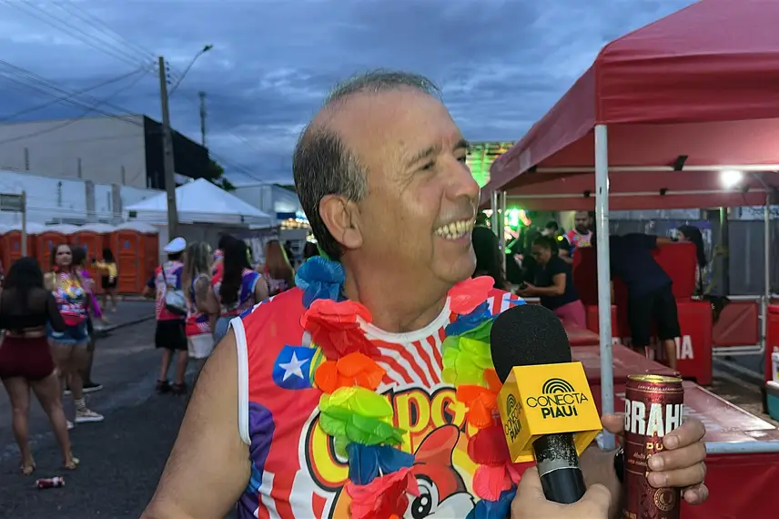 Bloco Capote da Madrugada arrasta multidão em primeiro dia de Carnaval em Teresina