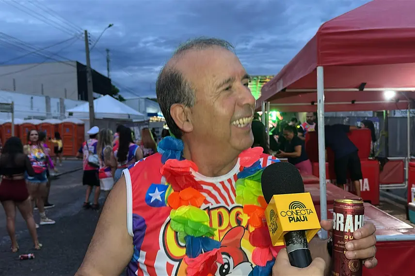 Bloco Capote da Madrugada arrasta multidão em primeiro dia de Carnaval em Teresina