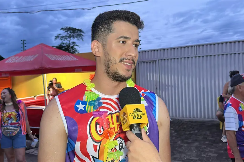 Bloco Capote da Madrugada arrasta multidão em primeiro dia de Carnaval em Teresina