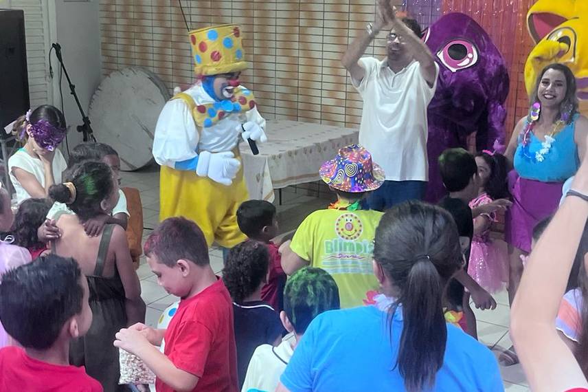 Bloco da Alegria: Neto Caixeiro entrega Carnaval mágico para crianças em Coivaras