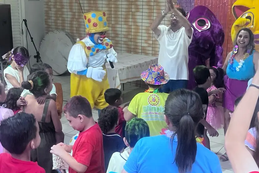 Bloco da Alegria: Neto Caixeiro entrega Carnaval mágico para crianças em Coivaras