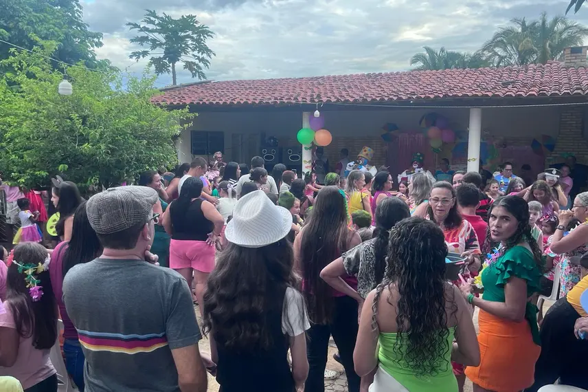 Bloco da Alegria: Neto Caixeiro entrega Carnaval mágico para crianças em Coivaras