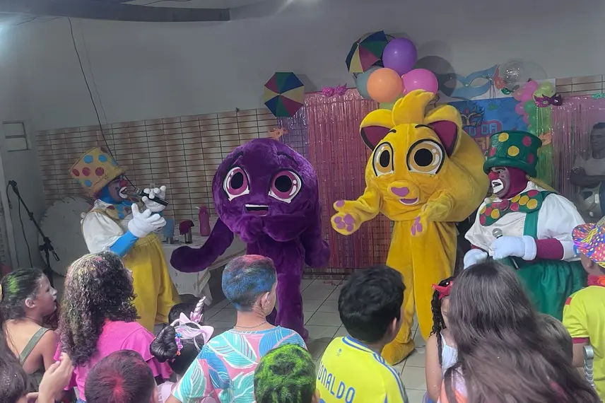 Bloco da Alegria: Neto Caixeiro entrega Carnaval mágico para crianças em Coivaras