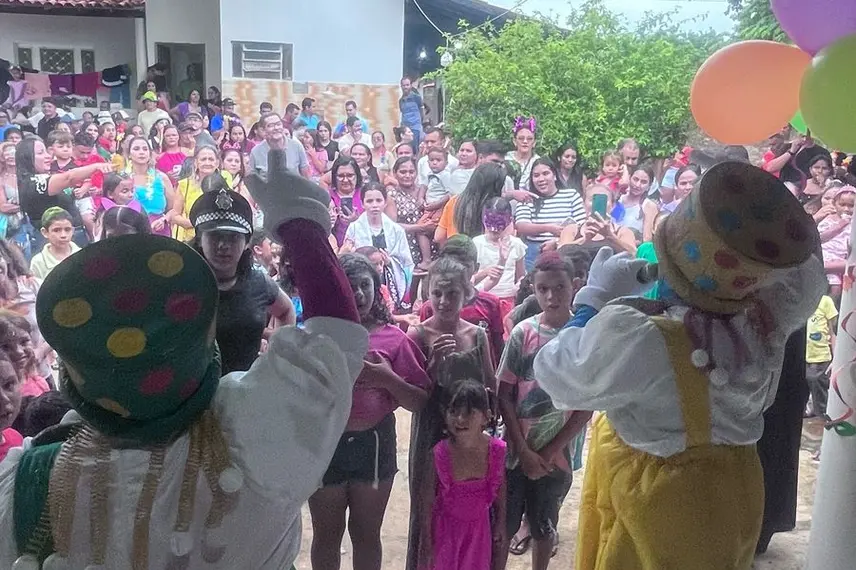 Bloco da Alegria: Neto Caixeiro entrega Carnaval mágico para crianças em Coivaras