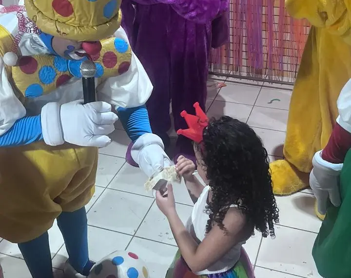 Bloco da Alegria: Neto Caixeiro entrega Carnaval mágico para crianças em Coivaras
