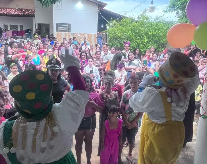 Bloco da Alegria: Neto Caixeiro entrega Carnaval mágico para crianças em Coivaras