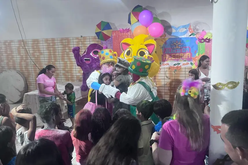 Bloco da Alegria: Neto Caixeiro entrega Carnaval mágico para crianças em Coivaras