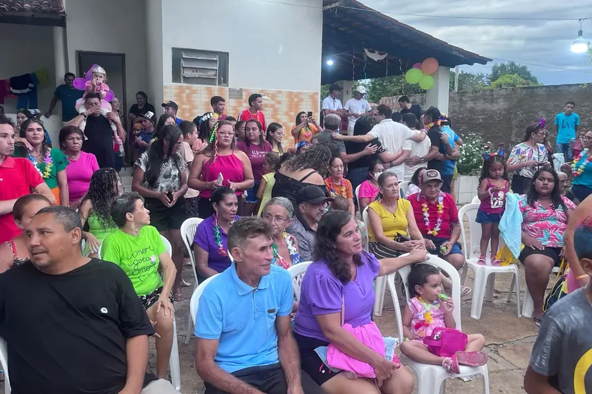 Bloco da Alegria: Neto Caixeiro entrega Carnaval mágico para crianças em Coivaras