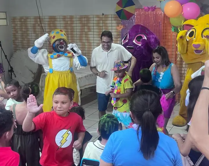 Bloco da Alegria: Neto Caixeiro entrega Carnaval mágico para crianças em Coivaras
