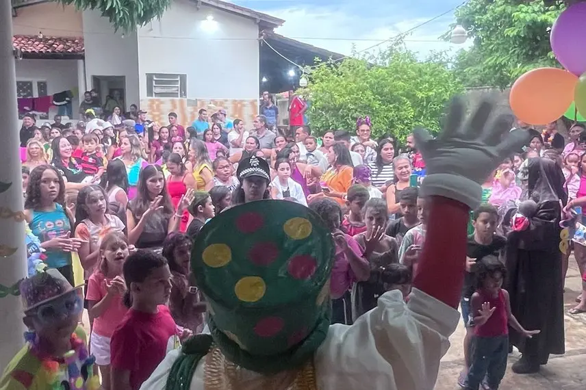 Bloco da Alegria: Neto Caixeiro entrega Carnaval mágico para crianças em Coivaras