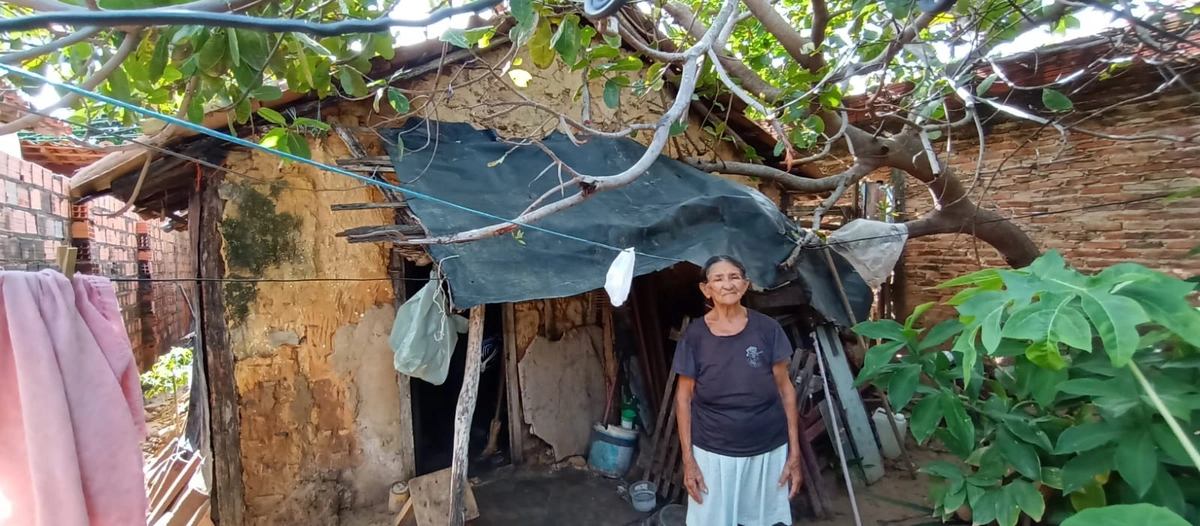 Casa de idosa começa desabar após chuvas em Parnaíba