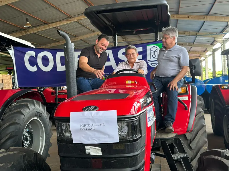 Codevasf entrega equipamentos agrícolas para mais de 15 municípios do Piauí