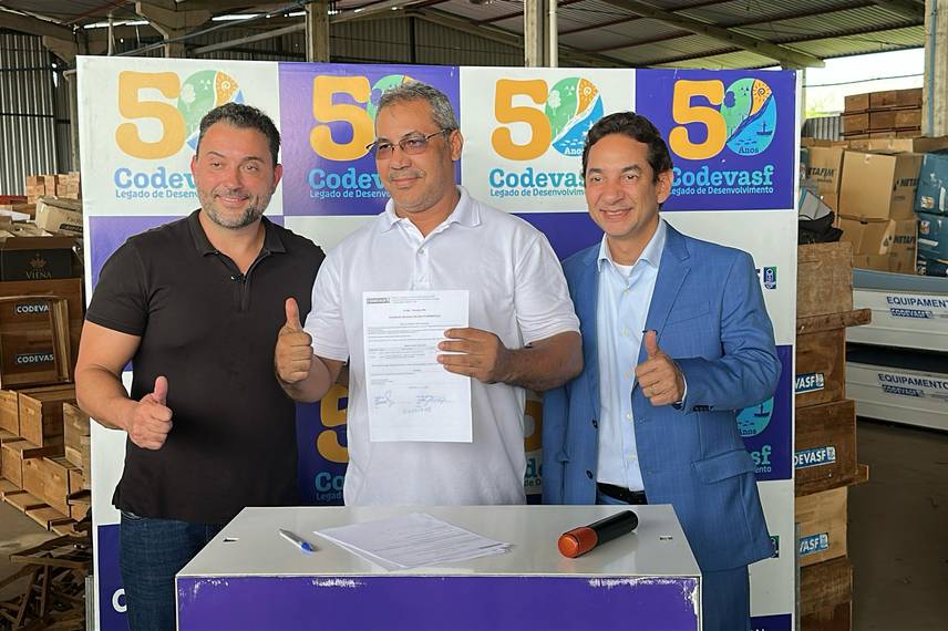 Codevasf entrega equipamentos agrícolas para mais de 15 municípios do Piauí Codevasf entrega equipamentos agrícolas para mais de 15 municípios do Piauí