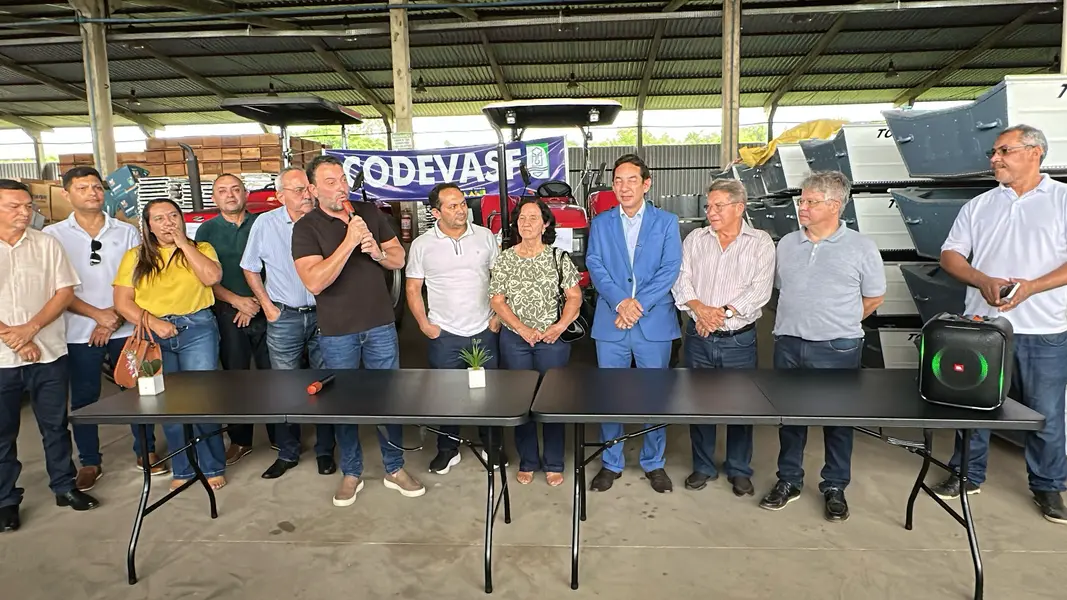 Codevasf entrega equipamentos agrícolas para mais de 15 municípios do Piauí